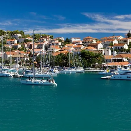 In With Seaview, Terrace, Air Condition, Wifi Apartament Trogir