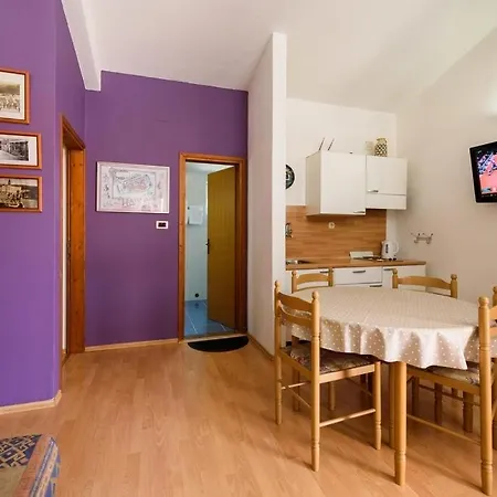 In With Seaview, Terrace, Air Condition, Wifi *