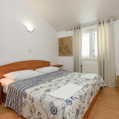 In With Seaview, Terrace, Air Condition, Wifi *