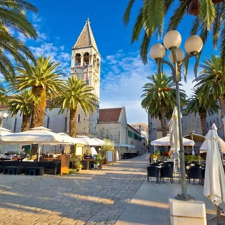 In With Seaview, Terrace, Air Condition, Wifi Apartament Trogir