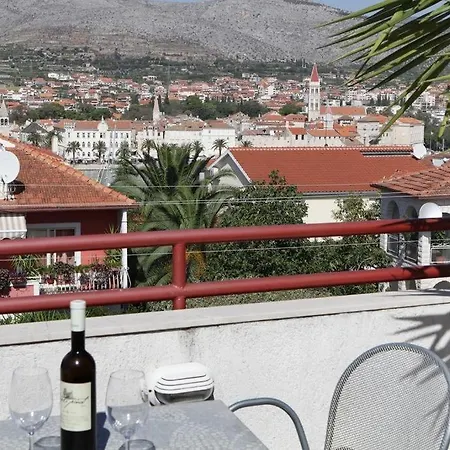 In With Seaview, Terrace, Air Condition, Wifi Apartament